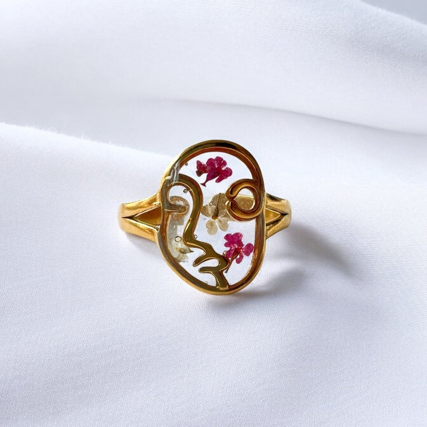 Artist Face Ring with Real Flowers