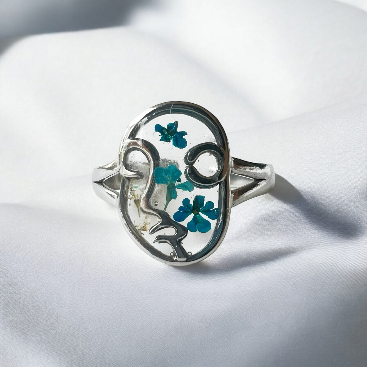 Artist Face Ring with Real Flowers