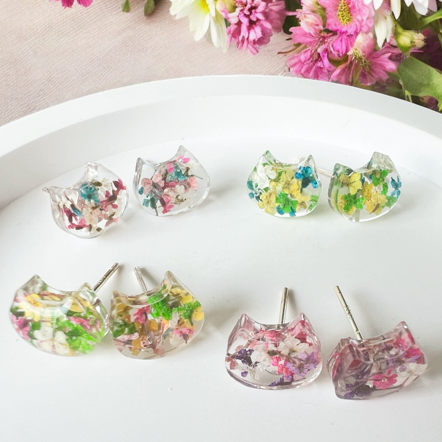 🐱Mini Garden Cat Studs with Real Flowers