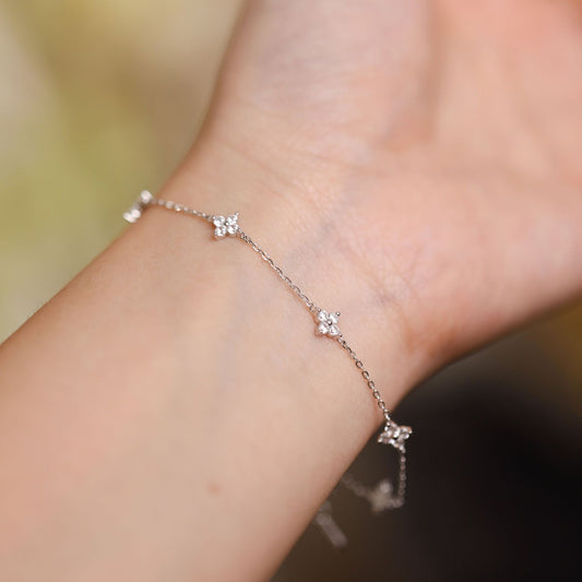 Crystal Clover Station Bracelet Description